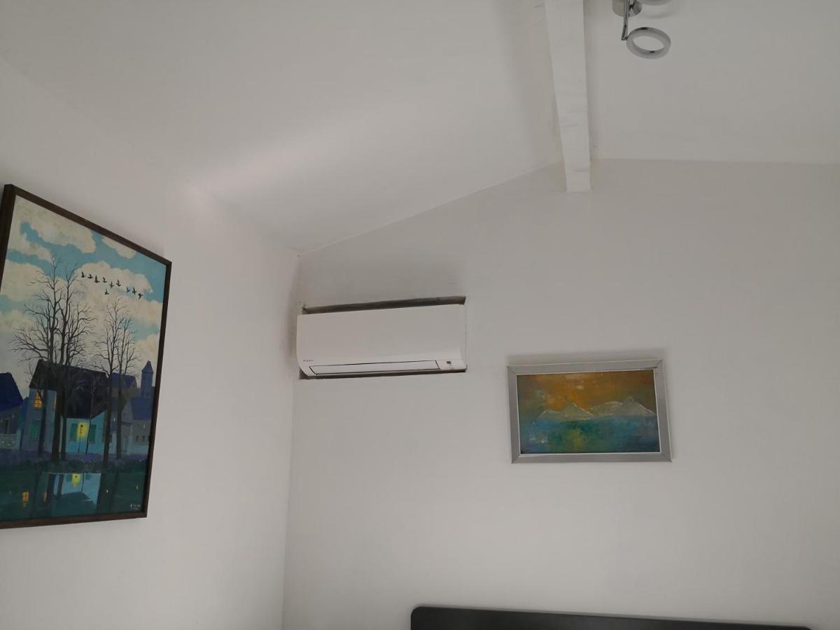 La Petite Maison De Lingling Mornas Exterior foto